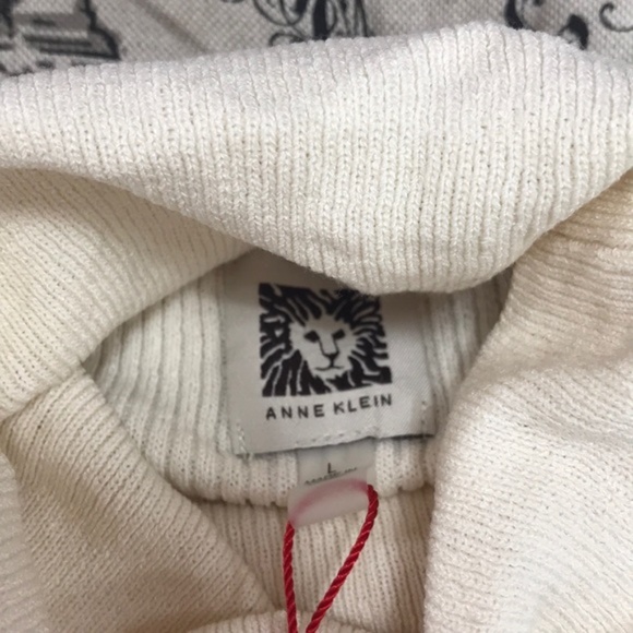 Anne Klein Ribbed Turtleneck Top - Picture 4 of 6